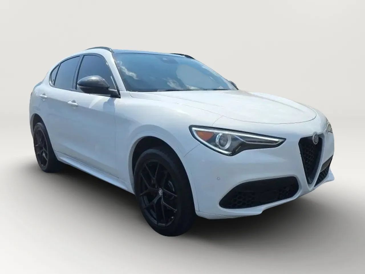Used 2020 Alfa Romeo Stelvio Ti Sport w/ Quick Order Package 22S Sport AWD/4WD image 3