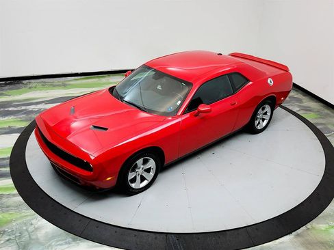 Used 2021 Dodge Challenger SXT RWD image 29