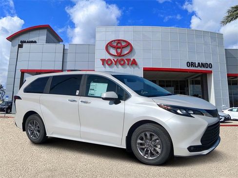 New 2026 Toyota Sienna XLE image 1