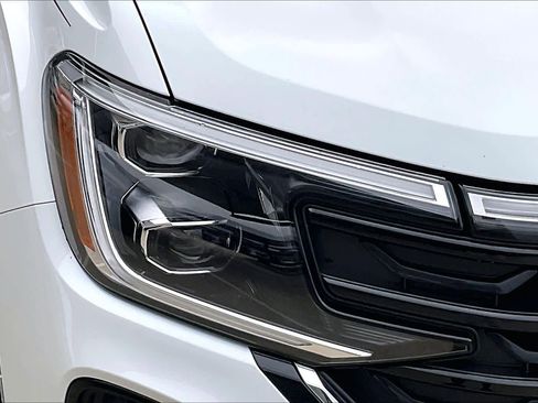 Used 2024 Volkswagen Atlas Cross Sport SEL image 28