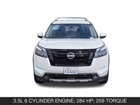 Used 2023 Nissan Pathfinder SL w/ Black Appearance Package FWD image 4