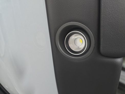 Used 2024 Rivian R1S Adventure AWD/4WD image 32