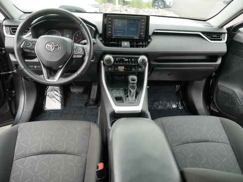 Used 2020 Toyota RAV4 XLE w/ XLE Grade Weather Package AWD/4WD image 21