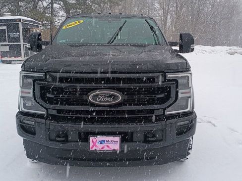 Used 2022 Ford F250 Lariat w/ Black Appearance Package image 2
