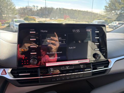 Certified 2024 Toyota Sienna LE image 6