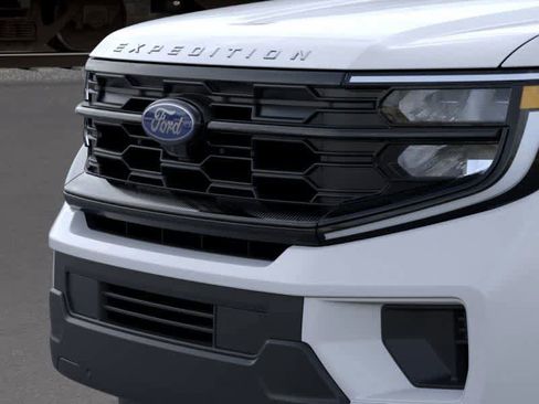 New 2026 Ford Expedition Active image 17