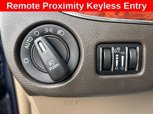 Used 2015 Chrysler Town & Country Touring-L w/ Driver Convenience Group image 15