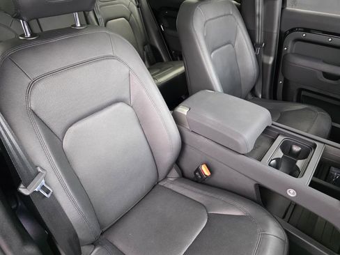 Used 2023 Land Rover Defender 130 SE image 27