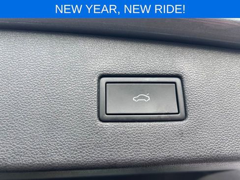 Used 2024 Volkswagen Tiguan SE image 42