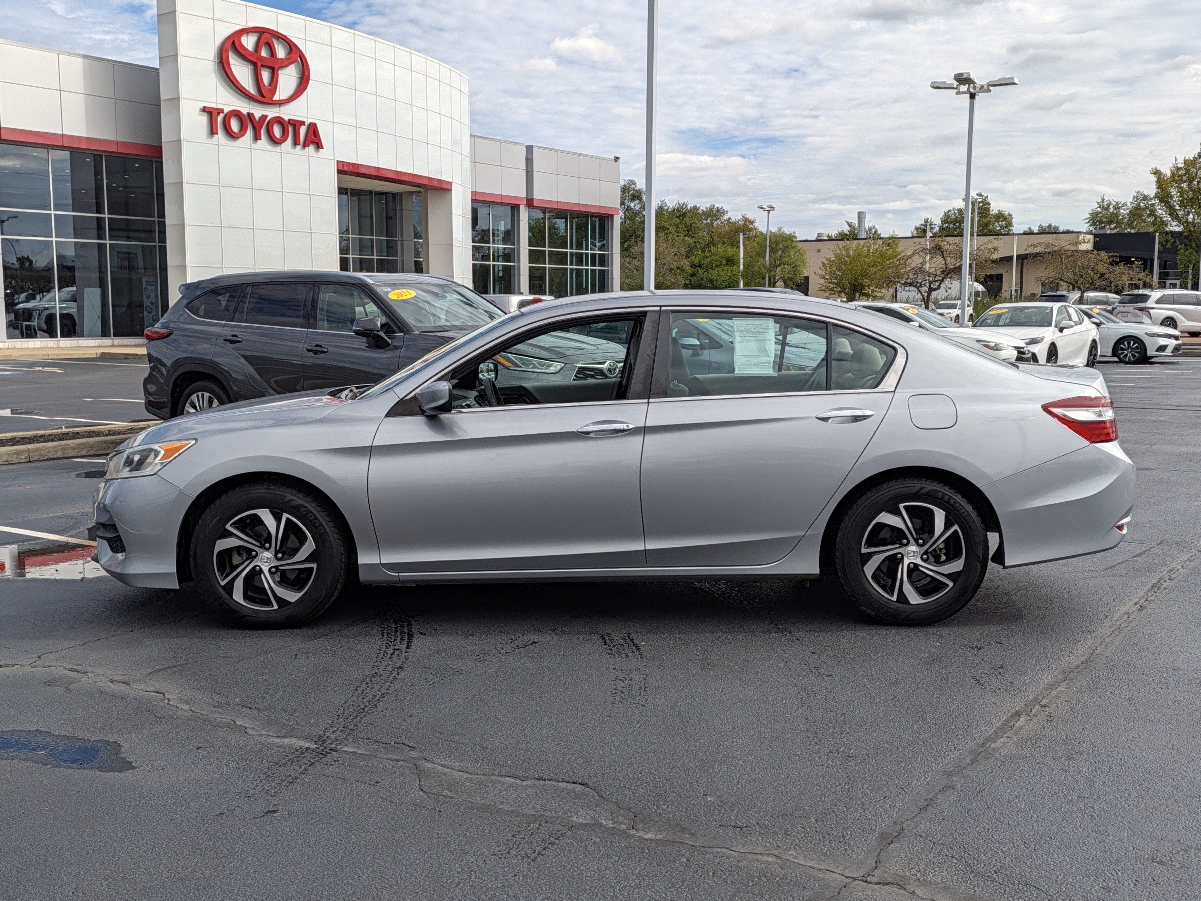 Used 2017 Honda Accord LX image 5