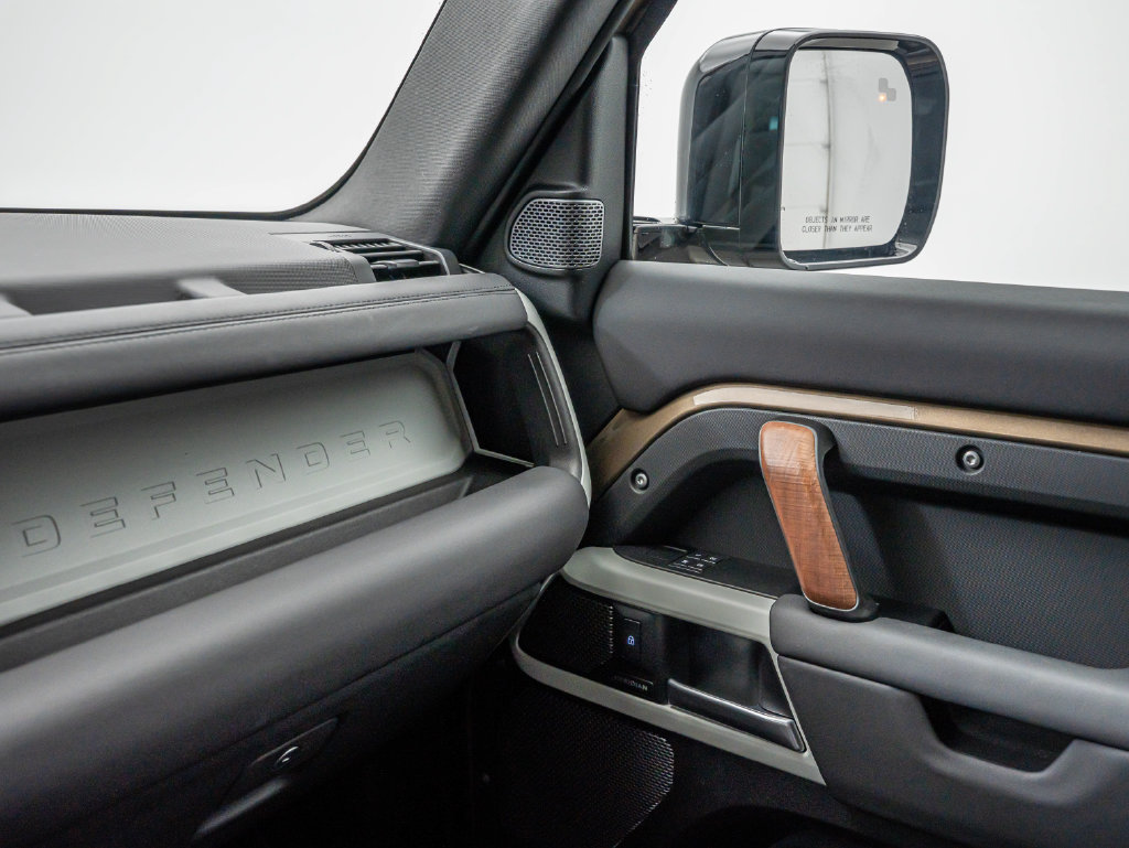 Used 2024 Land Rover Defender 110 X-Dynamic SE AWD/4WD image 41