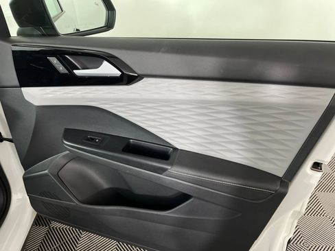 Used 2024 Volkswagen Taos S image 16