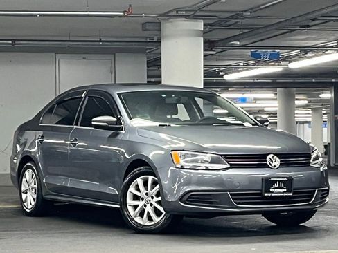 Used 2014 Volkswagen Jetta SE image 2