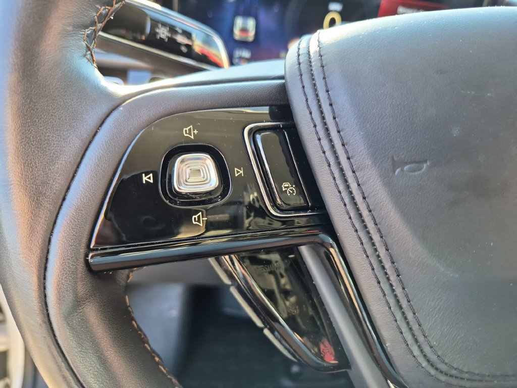 Used 2025 Lincoln Aviator AWD w/ Equipment Group 101A image 15