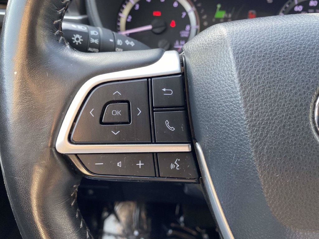 Used 2023 Toyota Highlander LE AWD/4WD image 20