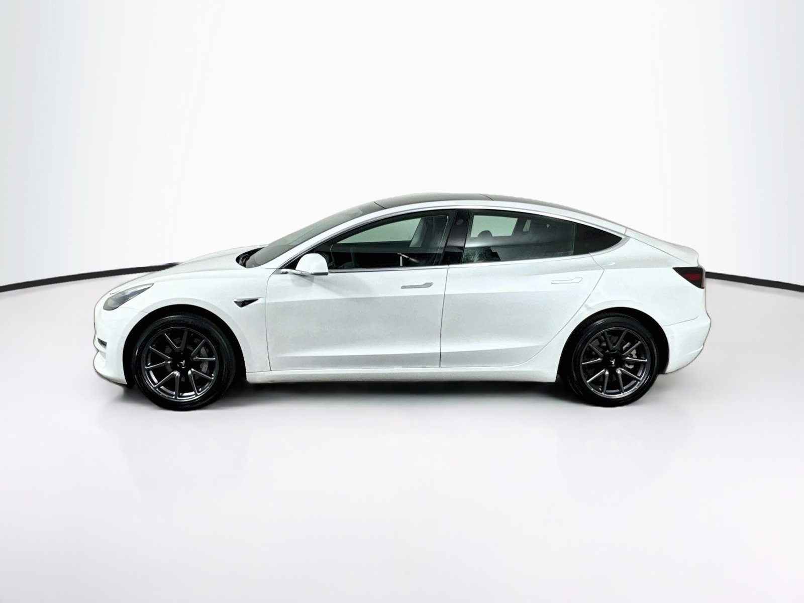 Used 2020 Tesla Model 3 Standard Range RWD image 4