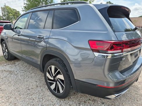 Used 2025 Volkswagen Atlas SE image 6