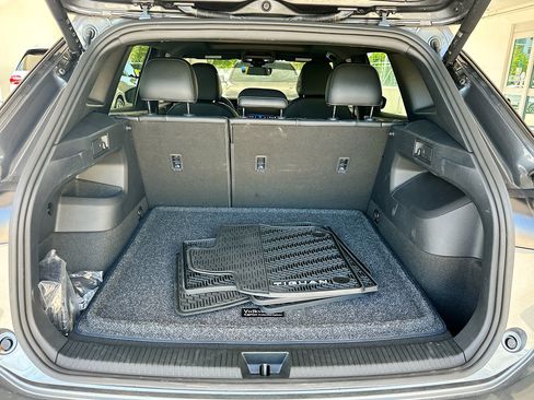 Used 2025 Volkswagen Tiguan SE R-Line FWD image 19