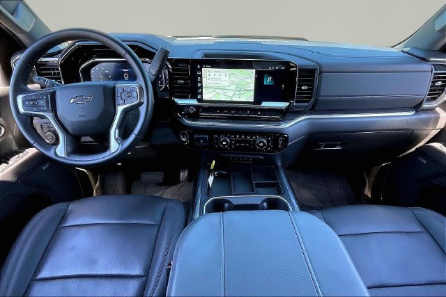 Used 2025 Chevrolet Silverado 2500 LTZ w/ LTZ Plus Package AWD/4WD image 7