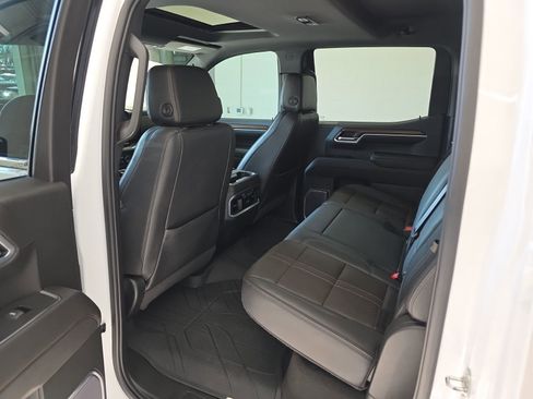 Used 2022 Chevrolet Silverado 1500 High Country w/ Technology Package image 24