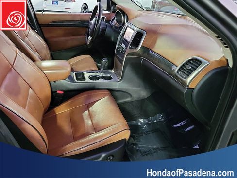 Used 2011 Jeep Grand Cherokee Overland Summit image 23