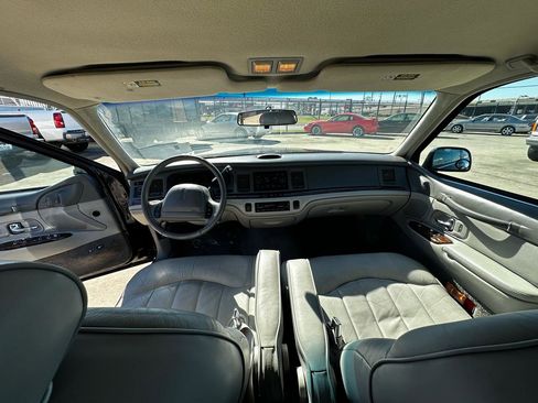 Used 1997 Lincoln Town Car Executive image 34