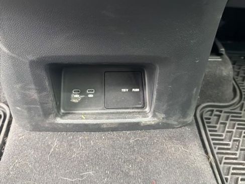 Used 2024 Volkswagen Atlas Cross Sport SE AWD/4WD image 24