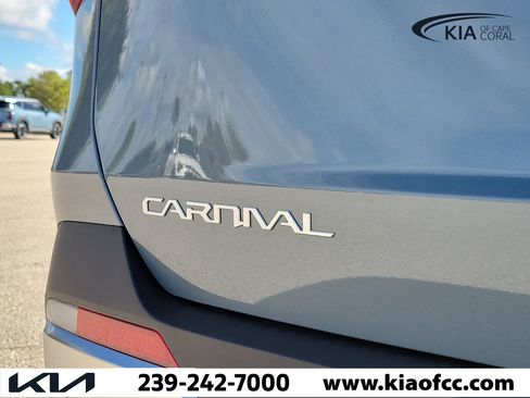 New 2027 Kia Carnival SX FWD image 9