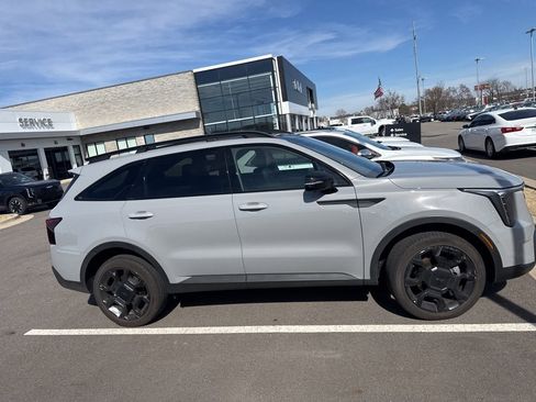 Used 2025 Kia Sorento SX Prestige image 4