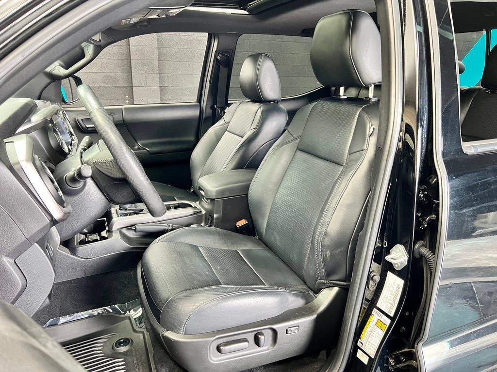 Used 2023 Toyota Tacoma Limited AWD/4WD image 7