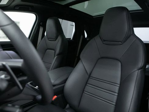 New 2026 Porsche Cayenne GTS image 5