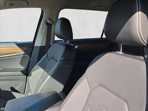 Used 2024 Volkswagen Atlas SE image 14