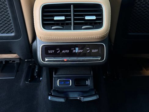 Used 2024 Mercedes-Benz GLS 450 4MATIC image 29