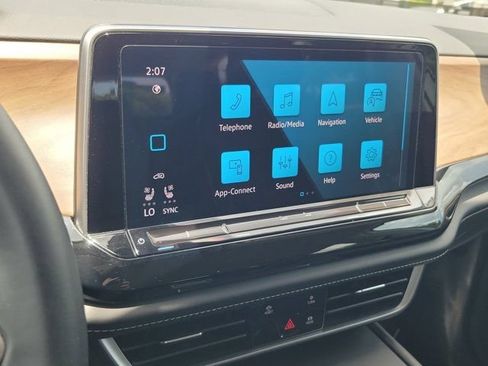 Used 2024 Volkswagen Atlas SE FWD image 26