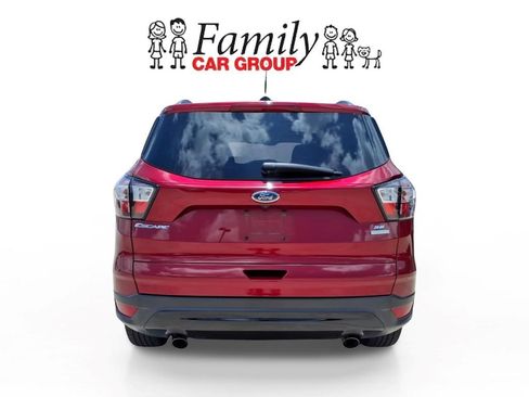 Used 2018 Ford Escape SE w/ SE Sport Appearance Package FWD image 3