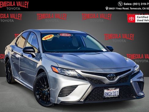 Certified 2020 Toyota Camry SE image 1