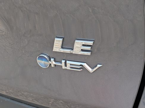 Used 2025 Toyota RAV4 LE AWD/4WD image 9
