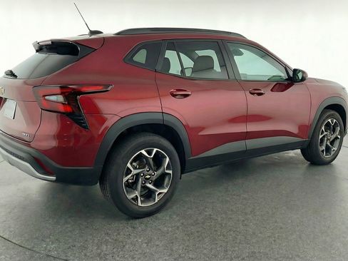 Used 2025 Chevrolet Trax LT FWD image 9