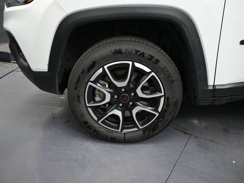 Used 2025 Jeep Compass Trailhawk AWD/4WD image 14