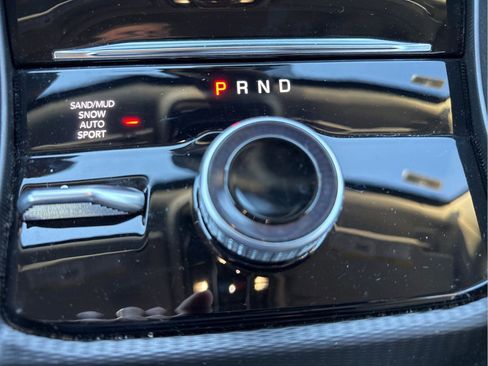 Used 2024 Jeep Grand Cherokee Limited w/ Black Appearance Package image 14