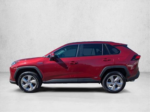 Used 2021 Toyota RAV4 XLE Premium image 8