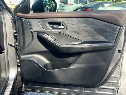 Used 2023 Nissan Rogue SV image 14