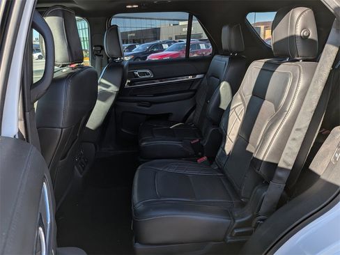 Used 2019 Ford Explorer Platinum image 14