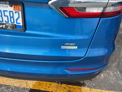 Used 2020 Ford Fusion SE image 3