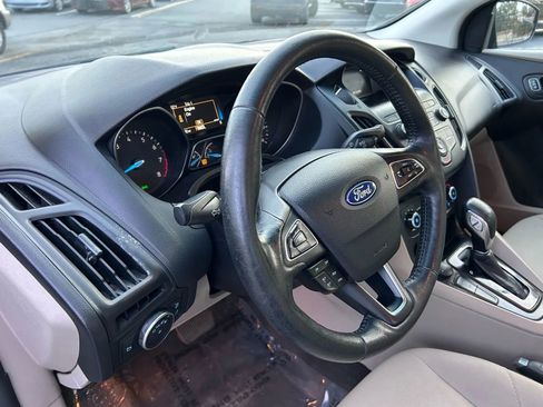 Used 2018 Ford Focus SE w/ Cold Weather Package image 15