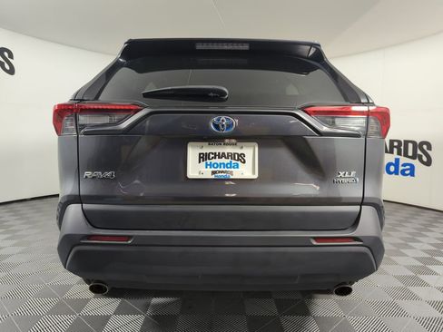Used 2022 Toyota RAV4 XLE Premium image 4