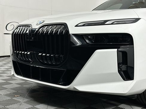 Used 2023 BMW 760i xDrive AWD/4WD image 32
