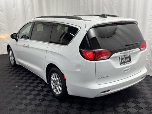 Used 2021 Chrysler Voyager Lxi image 9