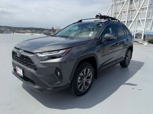 Certified 2022 Toyota RAV4 XLE Premium AWD/4WD image 11