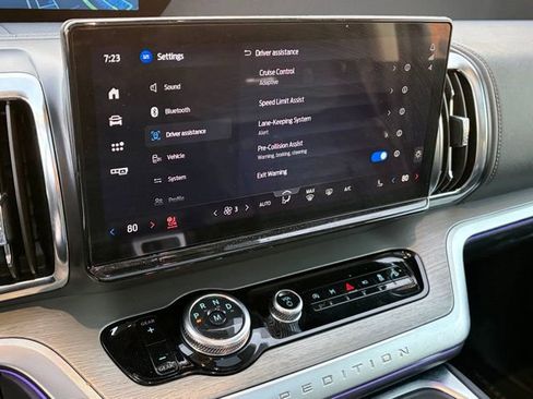 Used 2025 Ford Expedition Platinum image 23